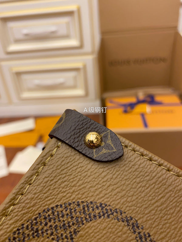 LOV - Luxurious Totes - 1013