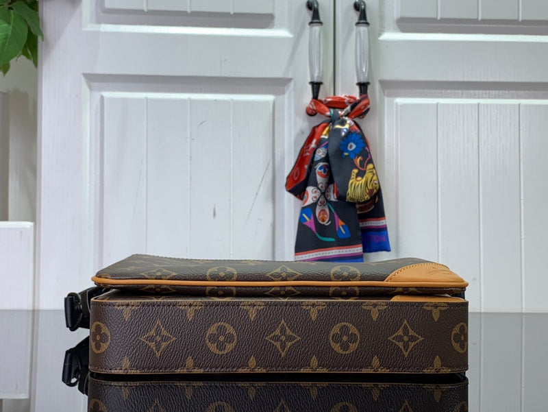 LOV - Luxurious Totes - 094