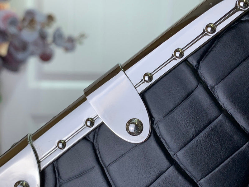 LOV - Luxurious Totes - 075
