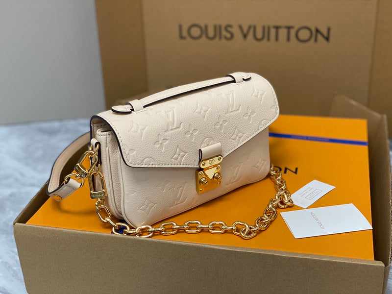 LOV - Luxurious Totes - 041