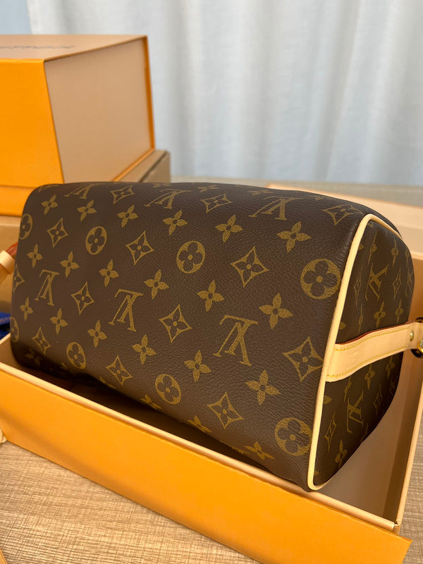 LOV - Luxurious Totes - 1636
