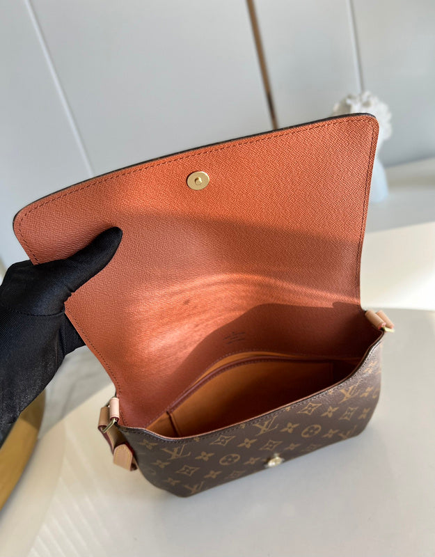 LOV - Luxurious Totes - 2150