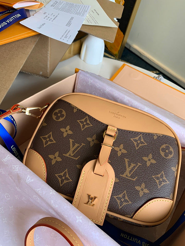 LOV - Luxurious Totes - 2647