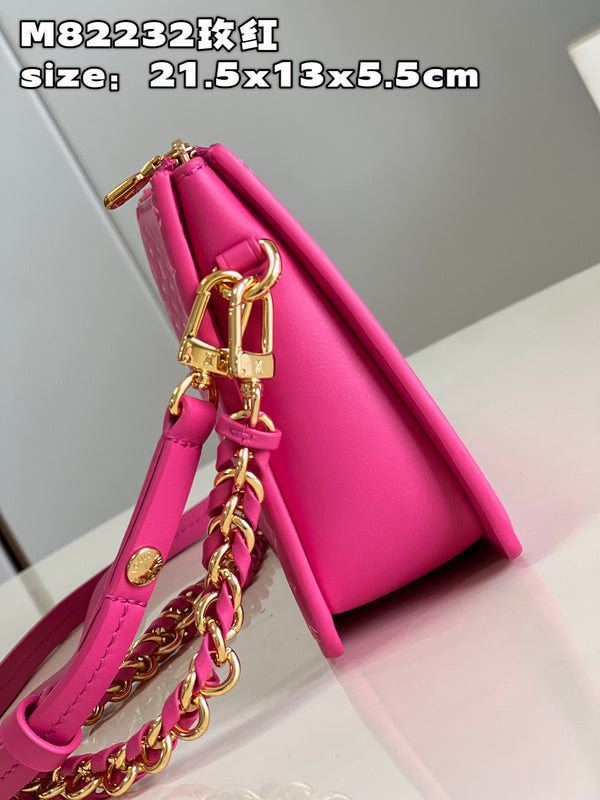 LOV - Luxurious Totes - 563