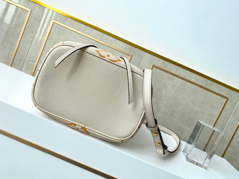 LOV - Luxurious Totes - 2395