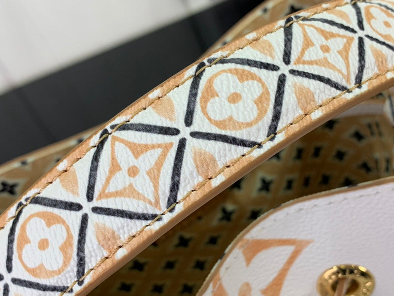 LOV - Luxurious Totes - 095