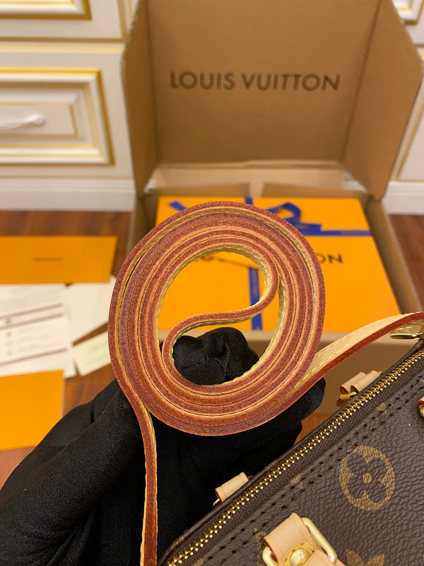LOV - Luxurious Totes - 1055