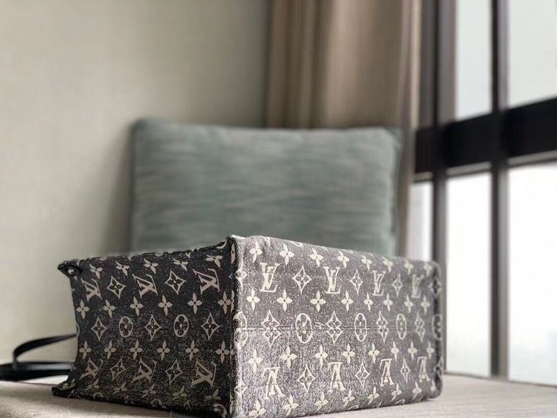 LOV - Luxurious Totes - 878