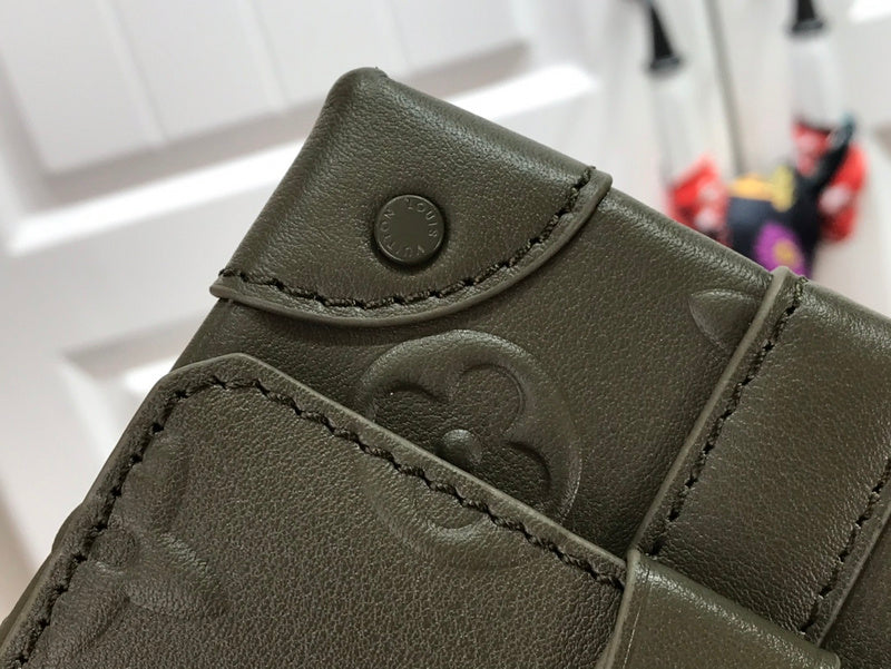 LOV - Luxurious Totes - 2253