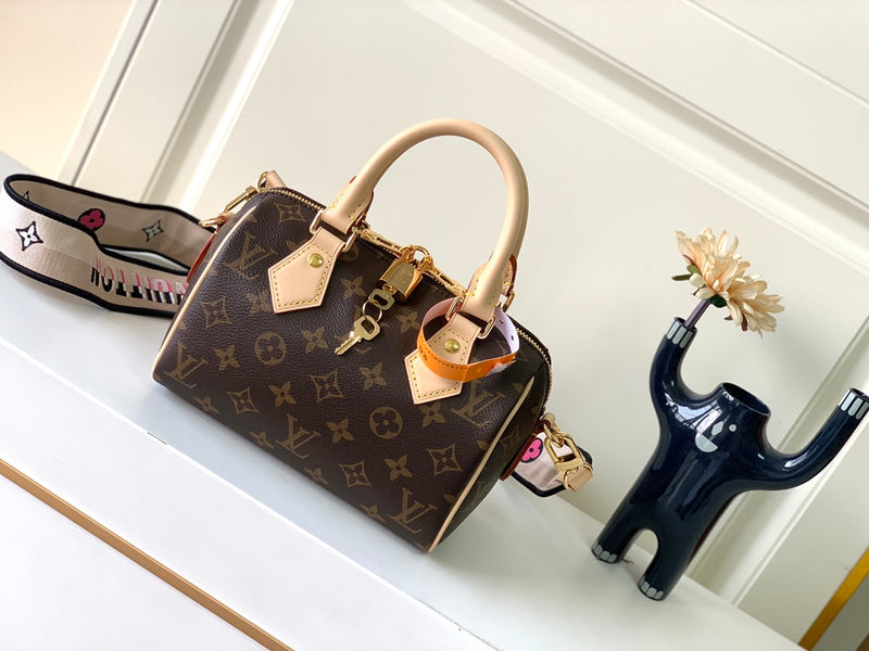 LOV - Luxurious Totes - 1729