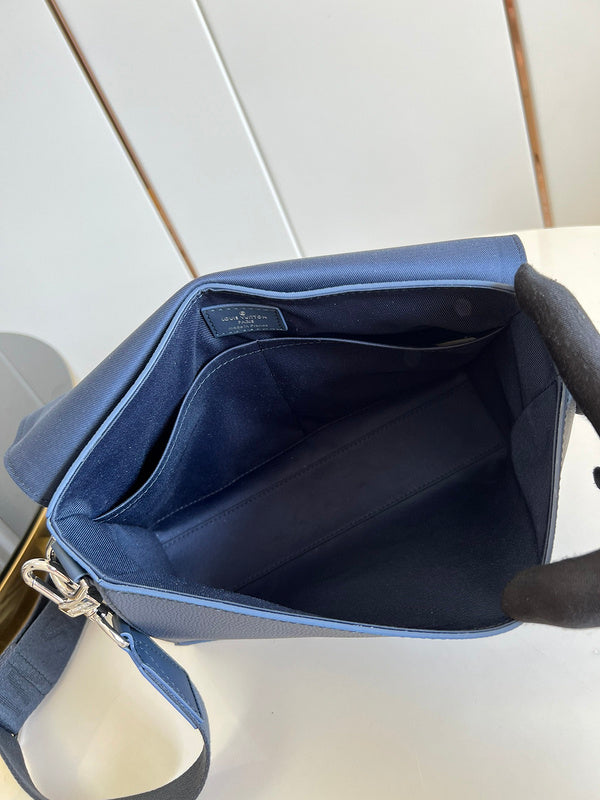 LOV - Luxurious Totes - 984