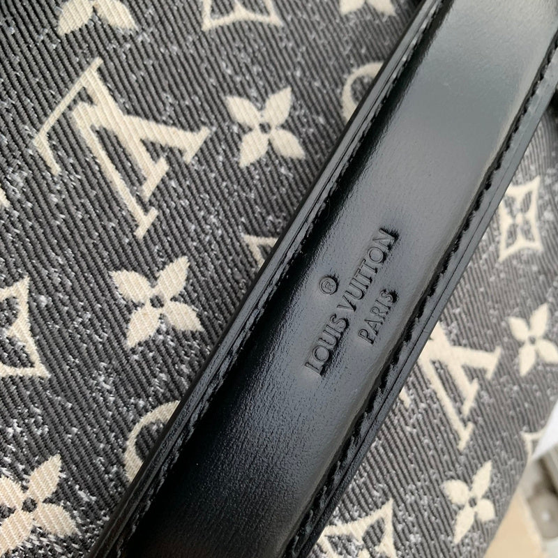 LOV - Luxurious Totes - 902