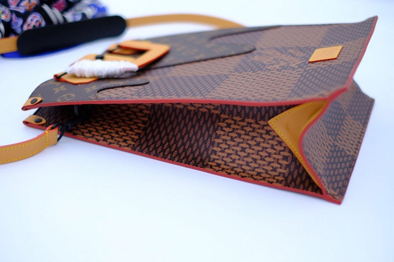 LOV - Luxurious Totes - 2619
