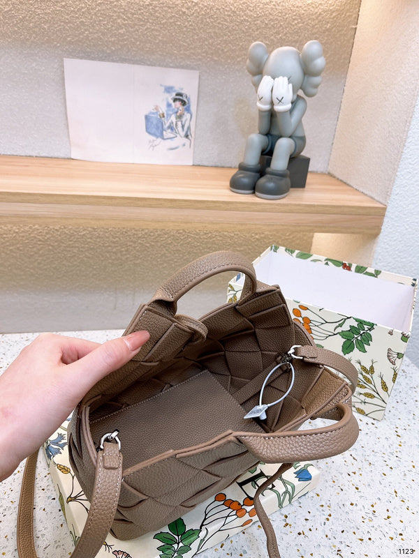 Luxurious Totes - LW-CH Bags - 056