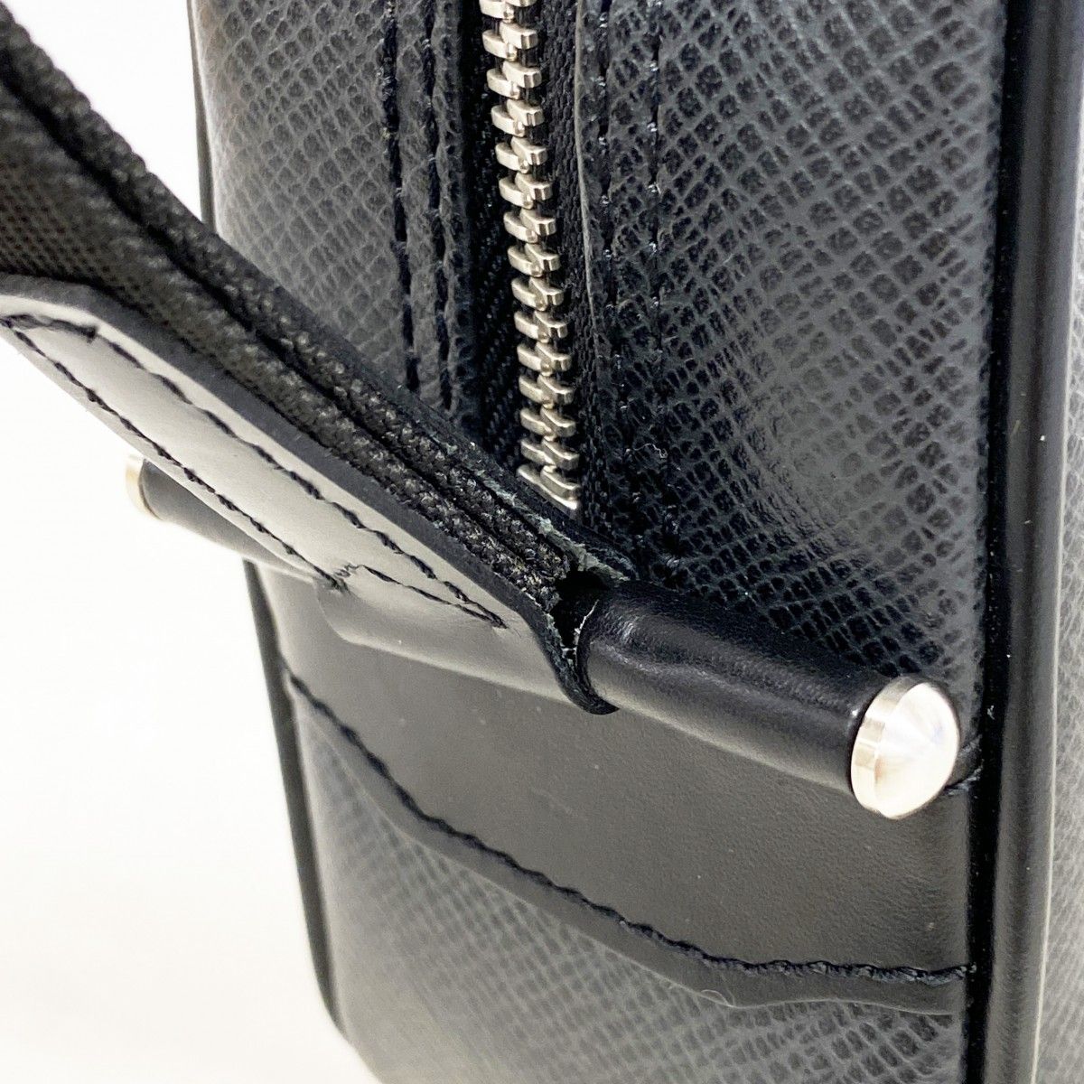 Louis Vuitton Clutch Taiga Ardoise