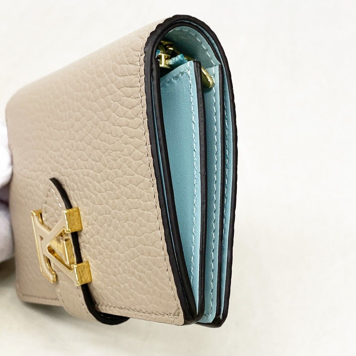 Louis Vuitton Wallet Taurillon LV Vertical Compact Galle