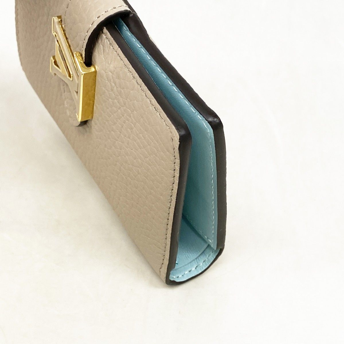 Louis Vuitton Wallet Taurillon LV Vertical Compact Galle