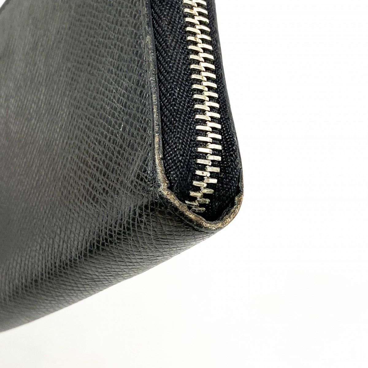 Louis Vuitton Wallet Taiga Zippy Vertical Noir