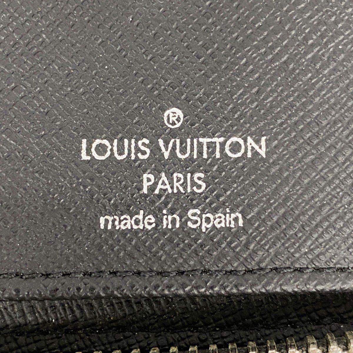 Louis Vuitton Wallet Taiga Zippy Vertical Noir