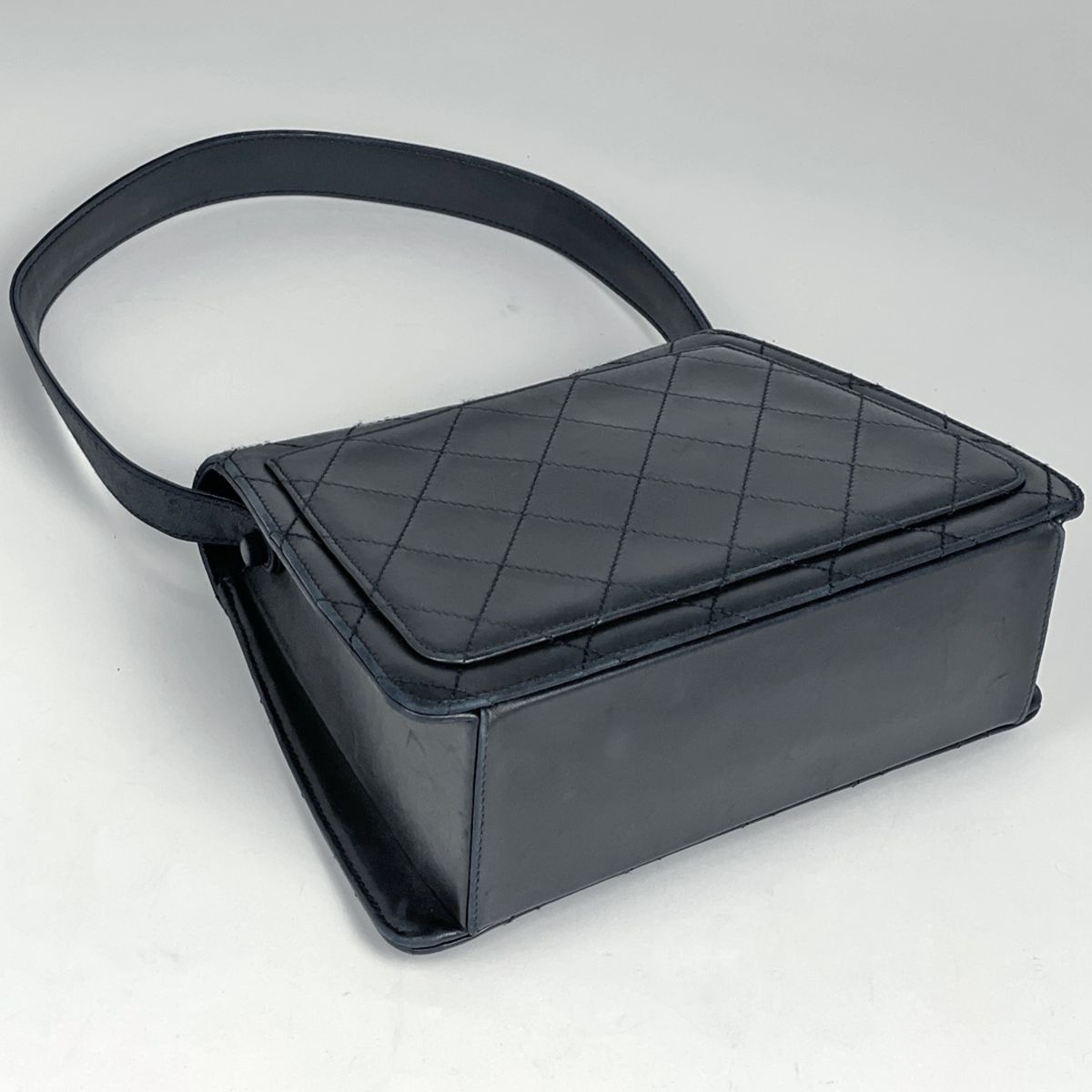 Chanel CC Logo Shoulder Bag Quilted Leather Black