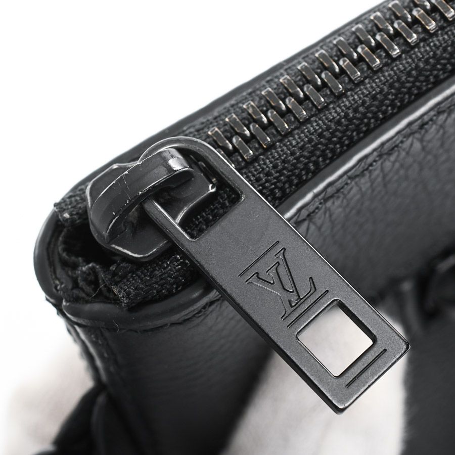 Louis Vuitton Clutch Takeoff Pouch