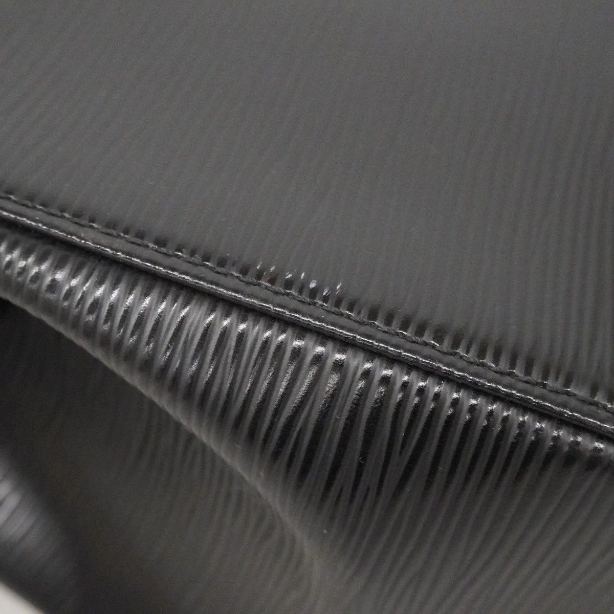 Louis Vuitton Handbag Epi MM Noir 2-Way Bag