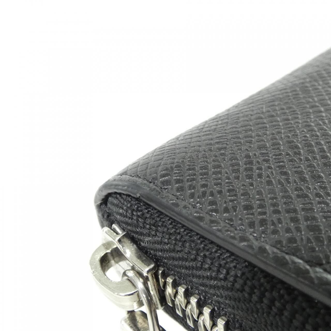 Louis Vuitton Taiga Zippy Wallet Horizontal
