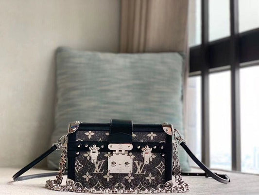 LOV - Luxurious Totes - 884