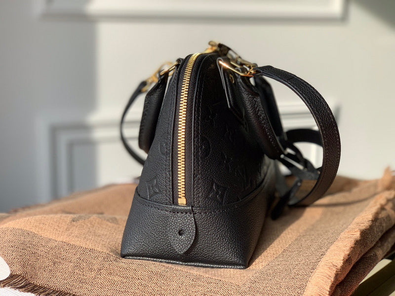 Luxurious Totes - Latest - 1936