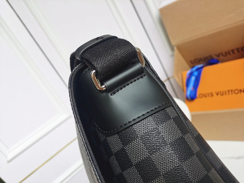 LOV - Luxurious Totes - 1986