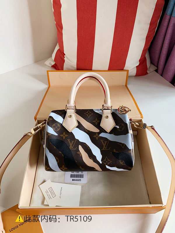 Luxurious Totes - Latest - 9715