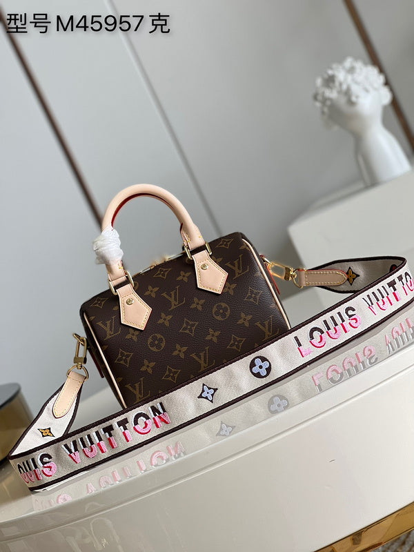 LOV - Luxurious Totes - 2203