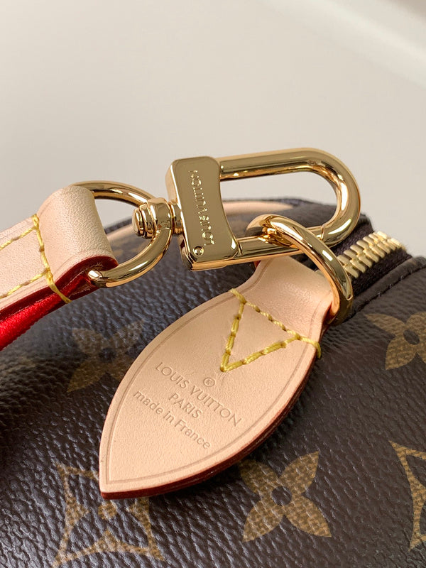 LOV - Luxurious Totes - 1730