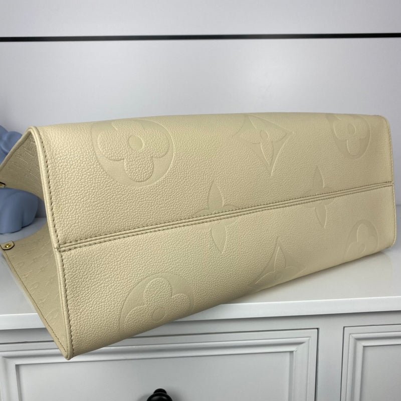 LOV - Luxurious Totes - 2561