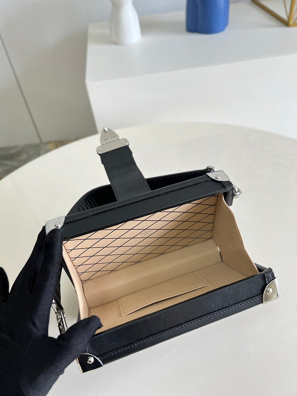 LOV - Luxurious Totes - 1342