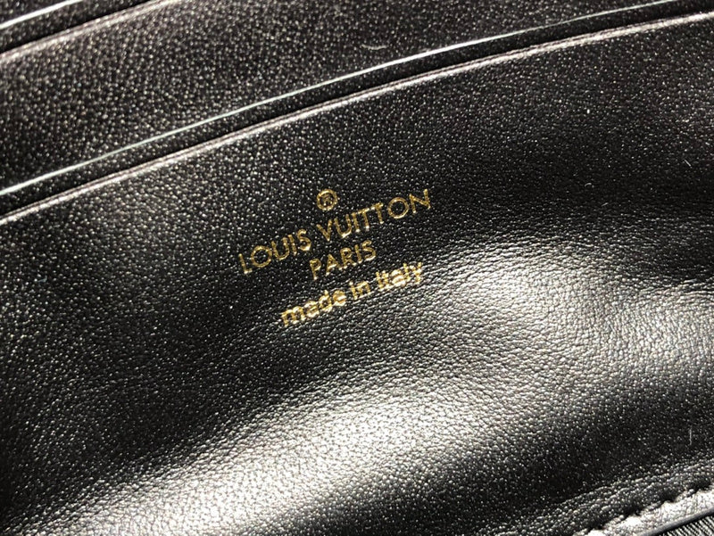 LOV - Luxurious Totes - 1591