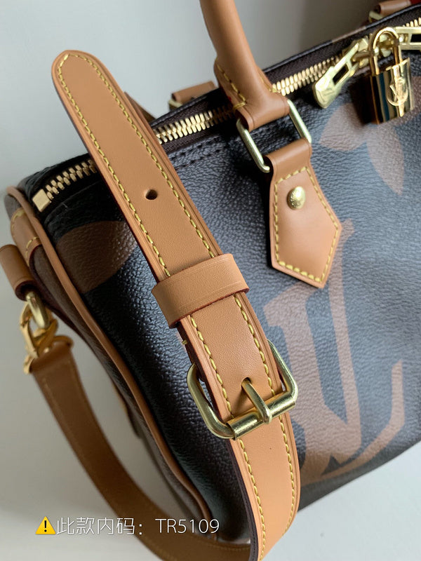 Luxurious Totes - Latest - 9704