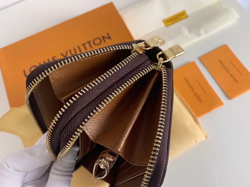 LOV - Luxurious Totes - 2558