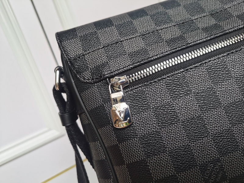 LOV - Luxurious Totes - 1986