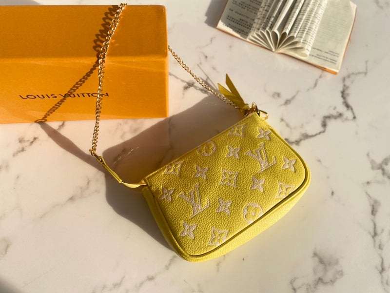 LOV - Luxurious Totes - 1716