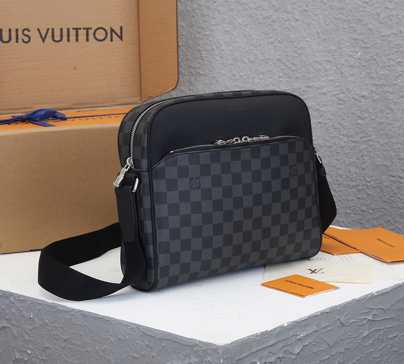 LOV - Luxurious Totes - 2532
