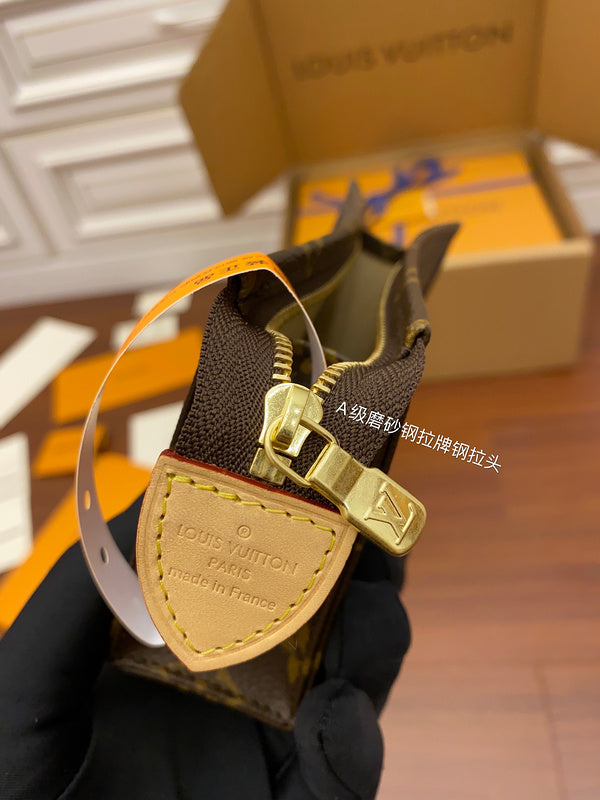 LOV - Luxurious Totes - 2155