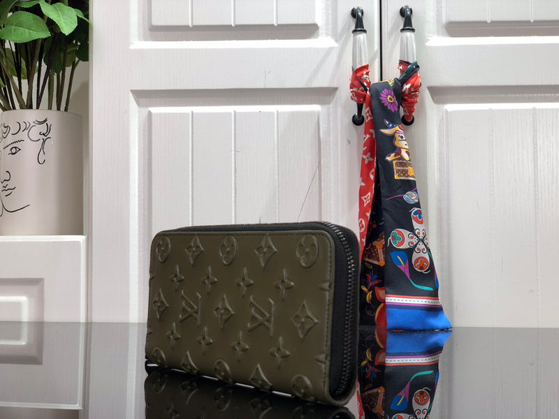 LOV - Luxurious Totes - 2255
