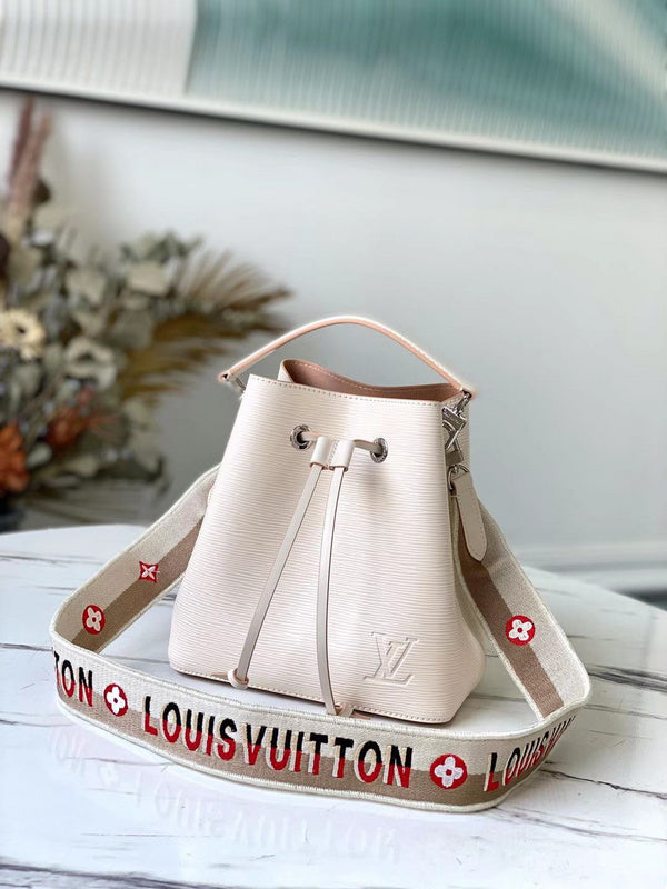 LOV - Luxurious Totes - 2389