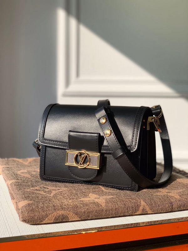 Luxurious Totes - Latest - 1920