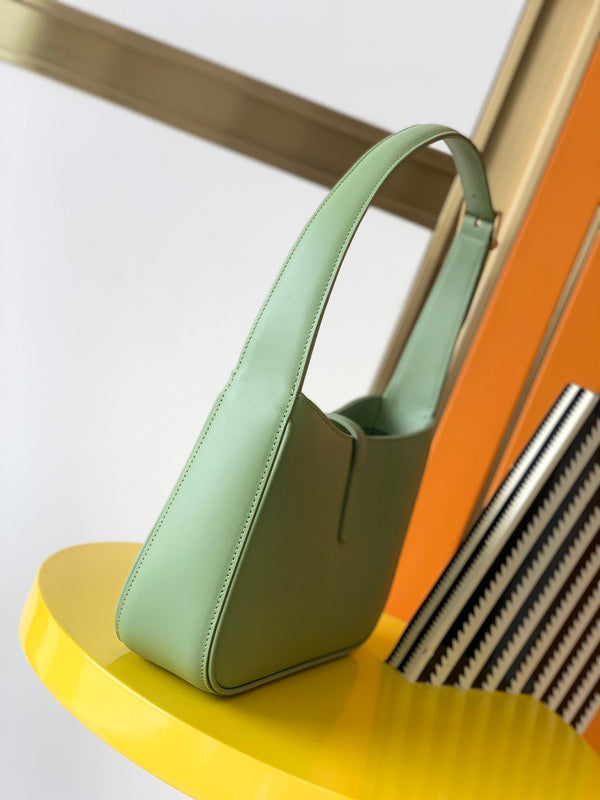 Luxurious Totes - Latest - 8600