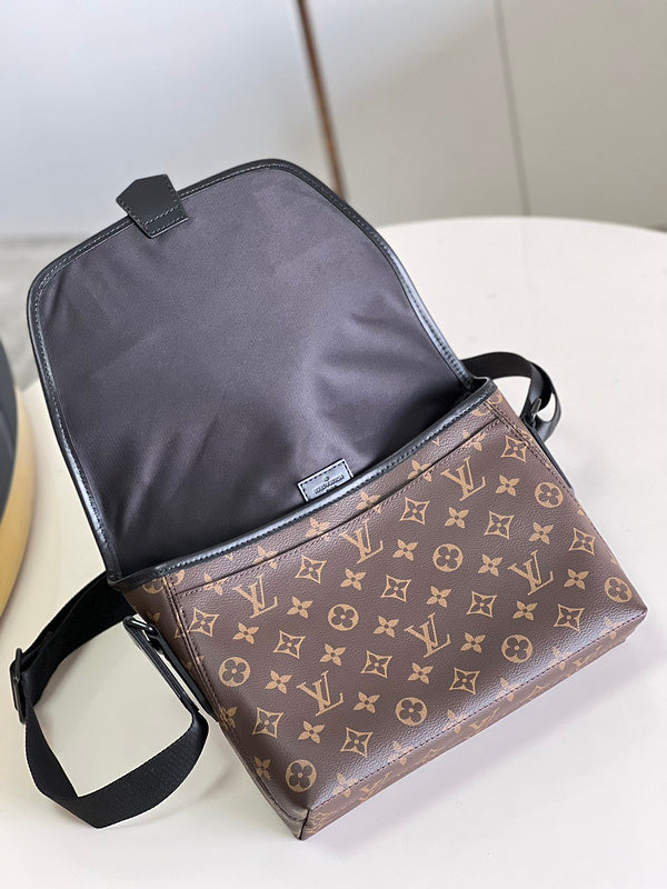 LOV - Luxurious Totes - 1082