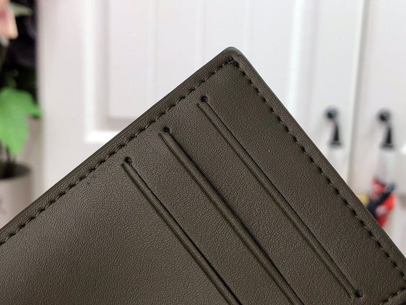 LOV - Luxurious Totes - 2257