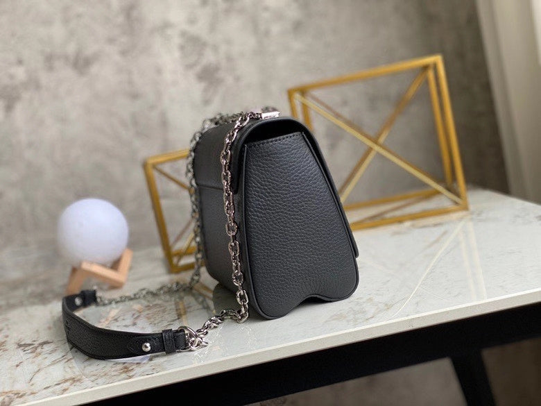 LOV - Luxurious Totes - 2357