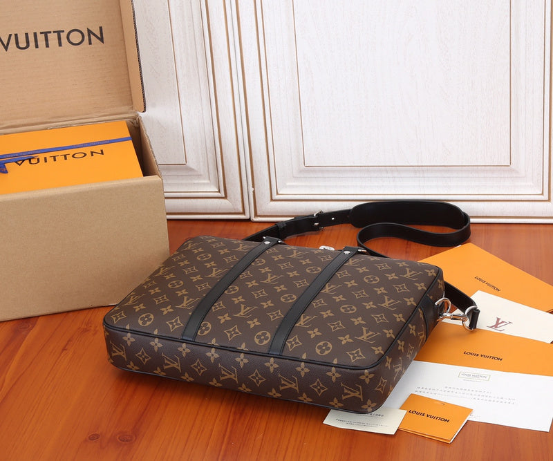 LOV - Luxurious Totes - 2551